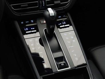Porsche Macan — photo 14