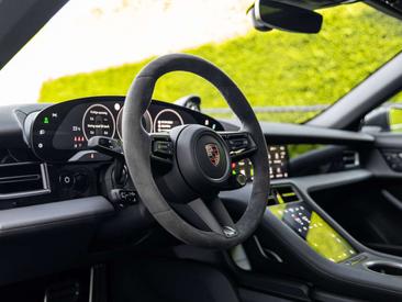 Porsche Taycan — photo 7
