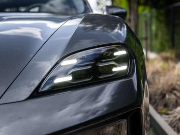 Porsche Taycan — photo 14
