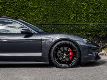 Porsche Taycan — photo 18