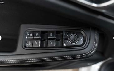 Porsche Macan — photo 21
