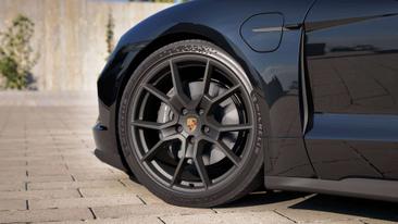 Porsche Taycan — photo 5