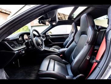 Porsche 911 Carrera 4S — photo 11