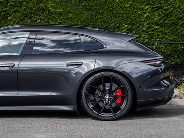 Porsche Taycan — photo 23