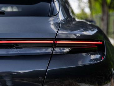 Porsche Taycan — photo 28