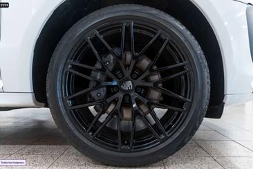 Porsche Macan — photo 27