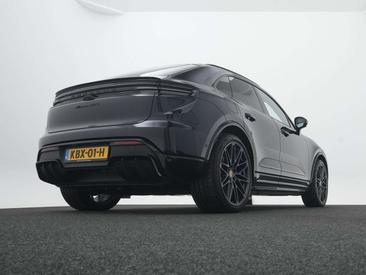 Porsche Macan I 4S Electric — photo 17