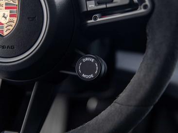 Porsche Taycan — photo 37