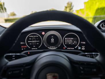 Porsche Taycan — photo 39