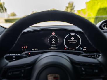 Porsche Taycan — photo 40