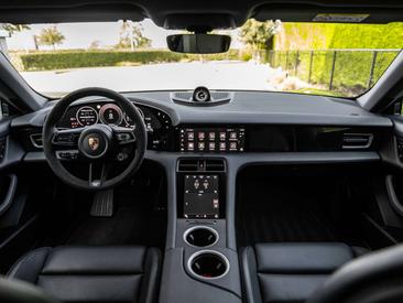 Porsche Taycan — photo 42