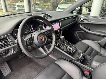 Porsche Macan — photo 8