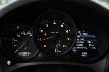 Porsche Macan — photo 17