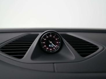 Porsche Macan I 4S Electric — photo 27
