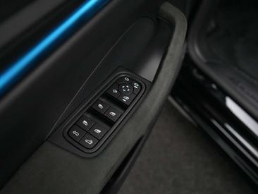 Porsche Macan I 4S Electric — photo 37