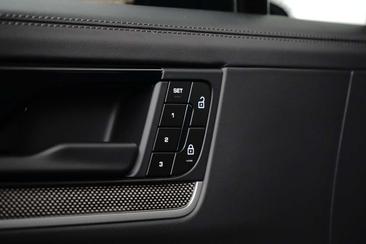 Porsche Cayenne E-Hybrid — photo 21
