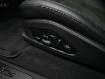 Porsche Macan I 4S Electric — photo 40