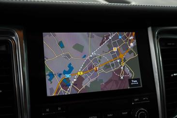 Porsche Macan — photo 19