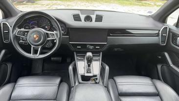 Porsche Cayenne III — photo 10