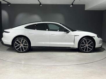 Porsche Taycan — photo 6