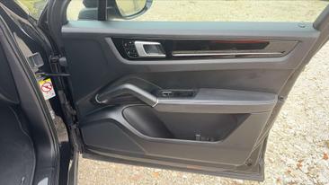 Porsche Cayenne III — photo 22