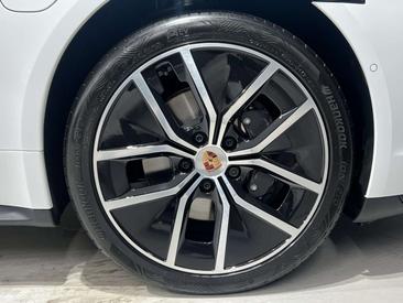 Porsche Taycan — photo 9
