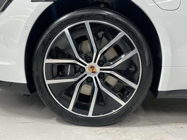 Porsche Taycan — photo 11