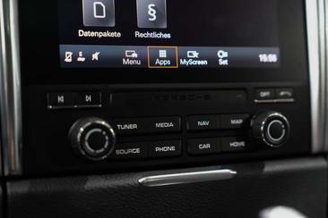 Porsche Macan — photo 24