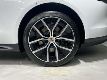 Porsche Taycan — photo 12