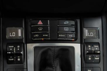 Porsche Macan — photo 25