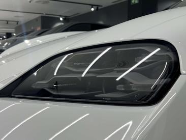 Porsche Taycan — photo 13