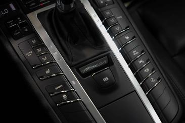 Porsche Macan — photo 26