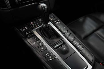Porsche Macan — photo 27