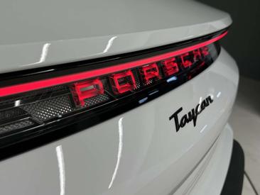 Porsche Taycan — photo 14