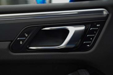 Porsche Macan — photo 28