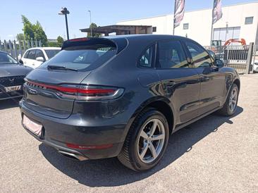 Porsche Macan — photo 5