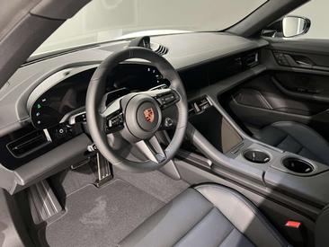 Porsche Taycan — photo 18