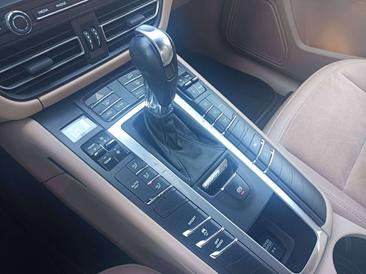 Porsche Macan — photo 12