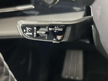 Porsche Taycan — photo 27