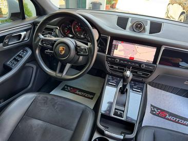 Porsche Macan — photo 7