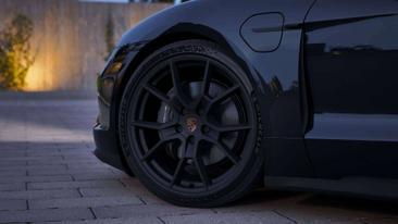 Porsche Taycan — photo 25