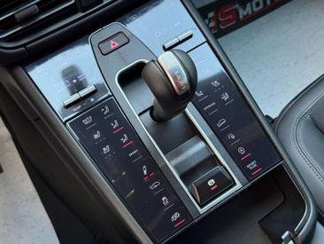 Porsche Macan — photo 10