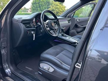 Porsche Macan — photo 12