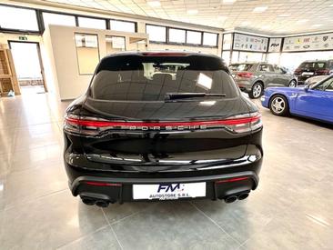 Porsche Macan — photo 7