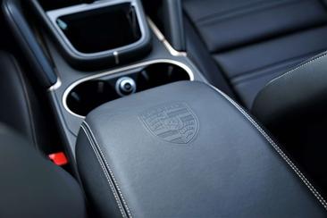 Porsche Cayenne S E-Hybrid — photo 18