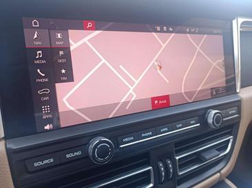 Porsche Macan — photo 17
