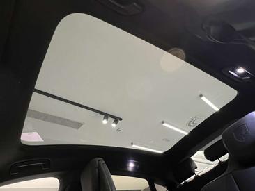 Porsche Taycan — photo 31