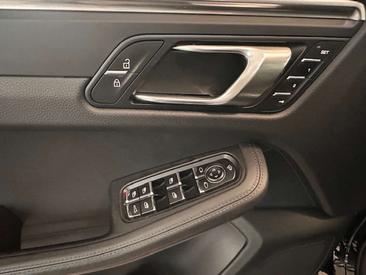 Porsche Macan — photo 13