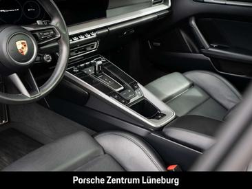 Porsche 911 Carrera 4S — photo 21