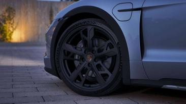 Porsche Taycan — photo 25